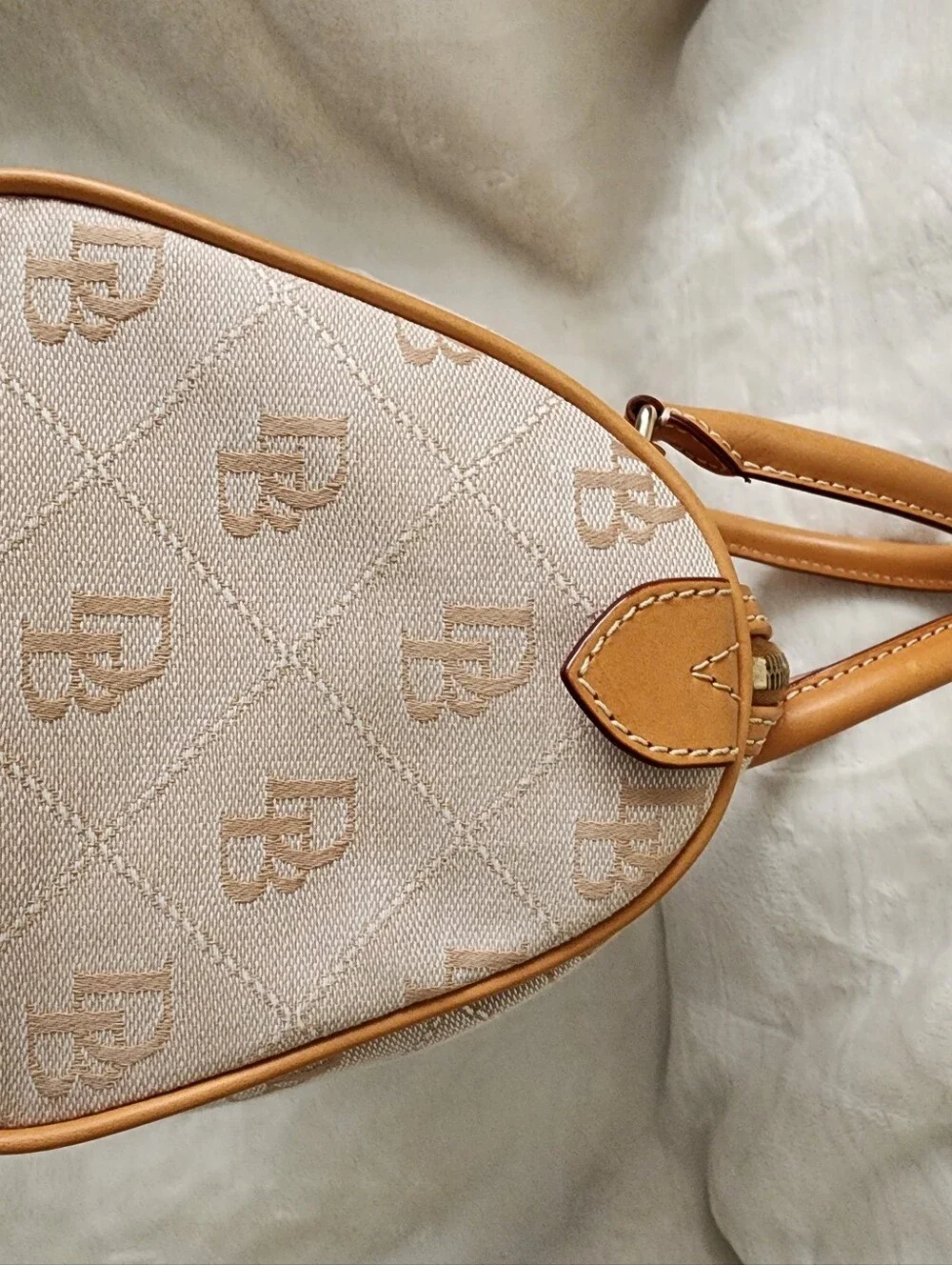 N/A elegant beige